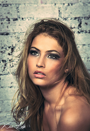 Portrait-Photography-Female-Headshot-Blonde-Messy-Hair